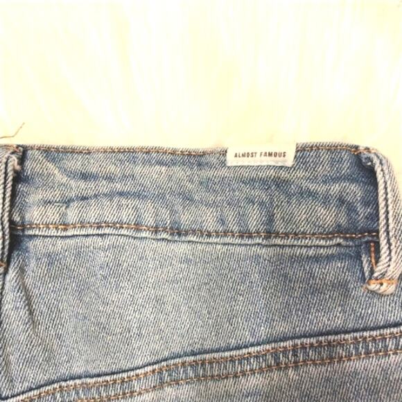 Almost Famous Distressed Boyfriend Jeans Sz 0 Lt Blue Bohemian Festival Thrashed - Picture 8 of 12